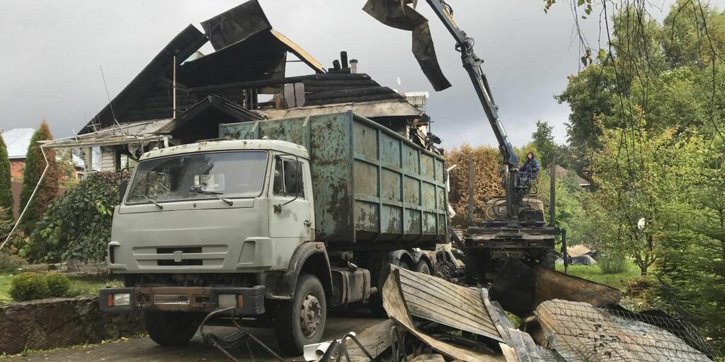 Вывоз мусора после пожара с утилизацией в Брянске в октябре