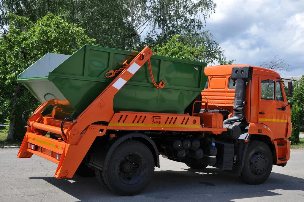Заказ бункеровоза для вывоза мусора и отходов в Брянске в октябре